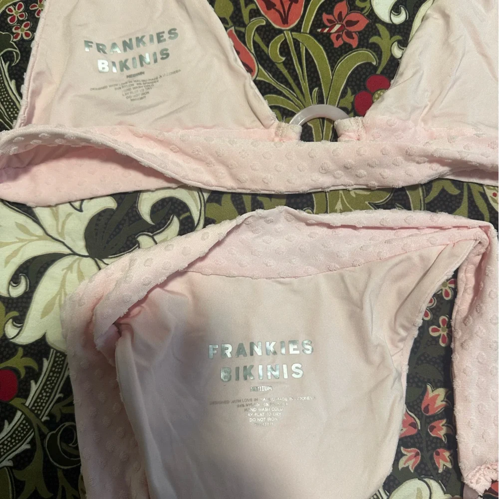 Frankies Bikinis soft pale